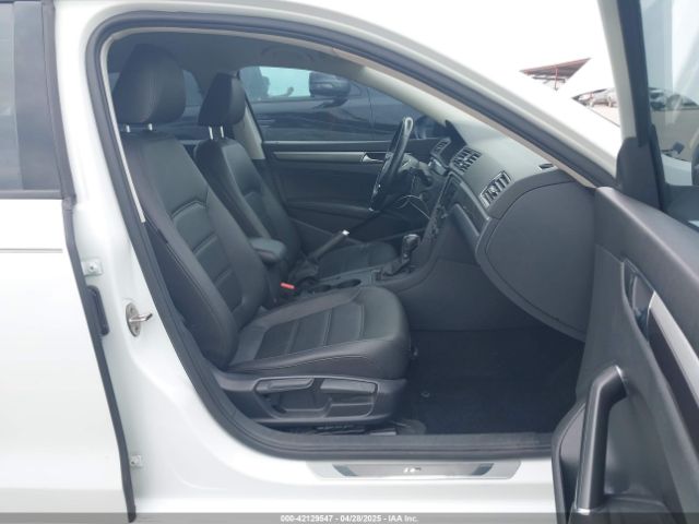 1VWAA7A30JC015825 Volkswagen Passat 2.0t R-line/2.0t S
