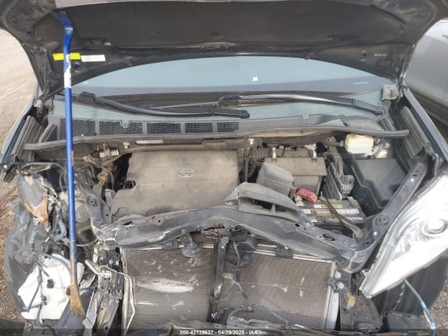 5TDDK3DC9FS103425 Toyota Sienna Xle 7 Passenger