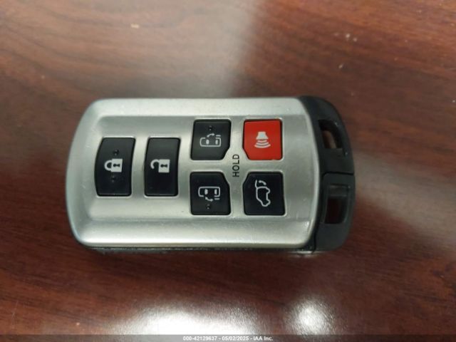 5TDDK3DC9FS103425 Toyota Sienna Xle 7 Passenger