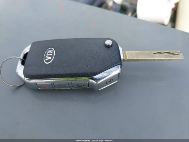 KNDJ23AU3L7040294 KIA SOUL LX