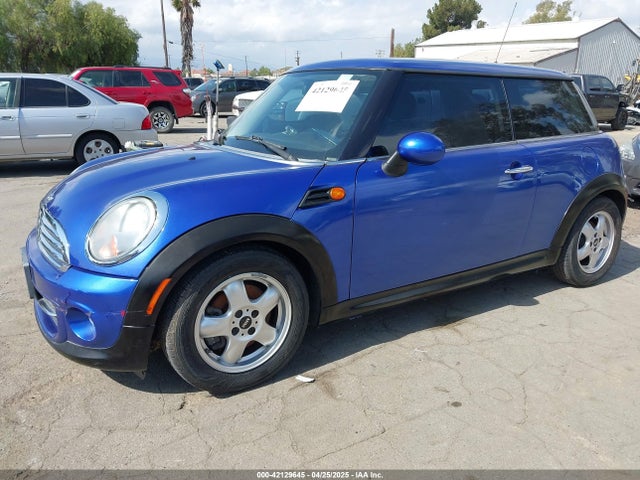 2011 MINI COOPER WMWSU3C54BT097742 Photo 1