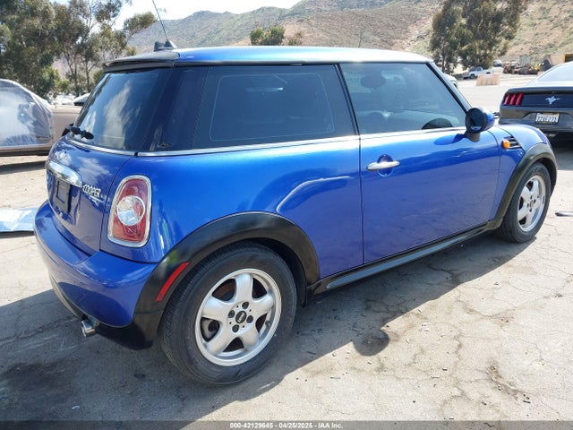 2011 MINI COOPER WMWSU3C54BT097742 Photo 3