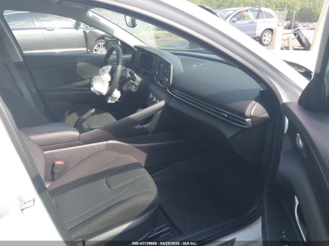 KMHLL4DGXRU771358 Hyundai ELANTRA SE