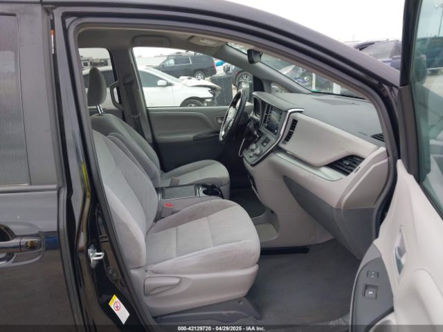 5TDKZ3DC4KS011331 Toyota Sienna Le 8 Passenger