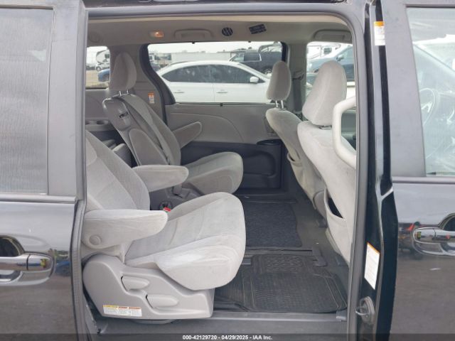 5TDKZ3DC4KS011331 Toyota Sienna Le 8 Passenger