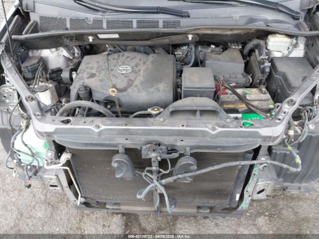 5TDYZ3DC4JS913969 Toyota Sienna Xle 8 Passenger
