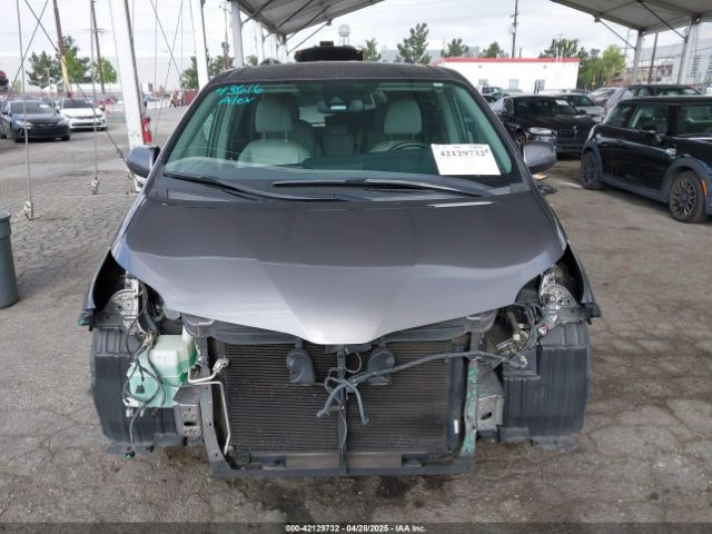 5TDYZ3DC4JS913969 Toyota Sienna Xle 8 Passenger