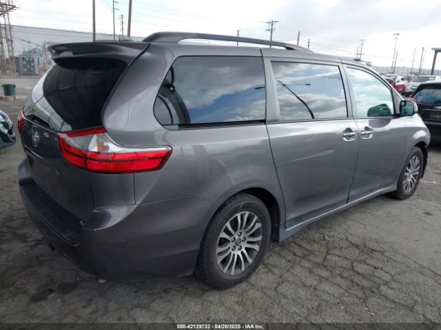 5TDYZ3DC4JS913969 Toyota Sienna Xle 8 Passenger