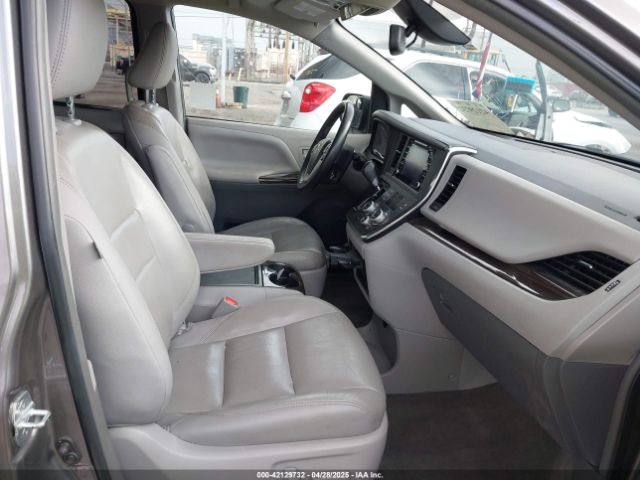 5TDYZ3DC4JS913969 Toyota Sienna Xle 8 Passenger