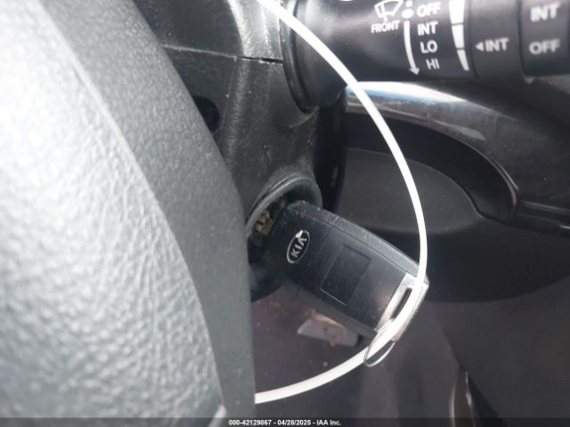 5XYKT4A60EG511963 KIA SORENTO LX