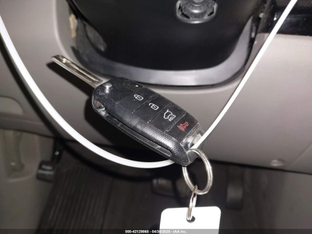 KNDMB5C19F6033663 KIA SEDONA LX