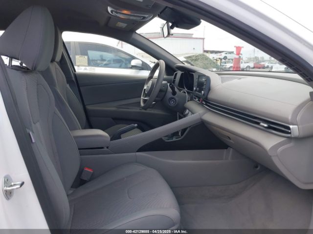 5NPLL4AG0NH058532 Hyundai ELANTRA SE