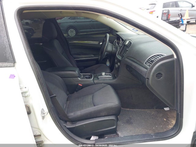 2C3CCAAG5JH320468 Chrysler 300 Touring
