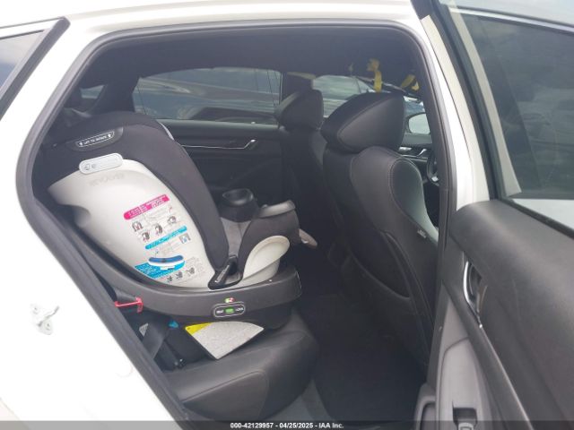 1HGCV3F29NA030562 Honda Accord Hybrid Sport