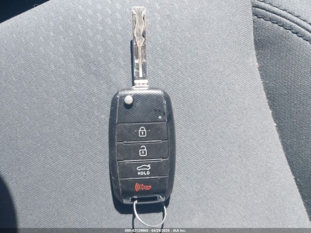 KNAGM4A78F5536208 KIA Optima Lx