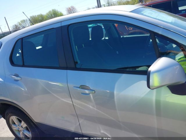 3GNCJNSB8HL211524 Chevrolet TRAX LS