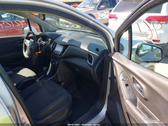 3GNCJNSB8HL211524 Chevrolet TRAX LS
