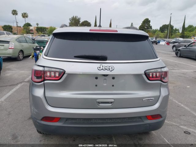 3C4NJCBB6JT488992 Jeep Compass Latitude Fwd