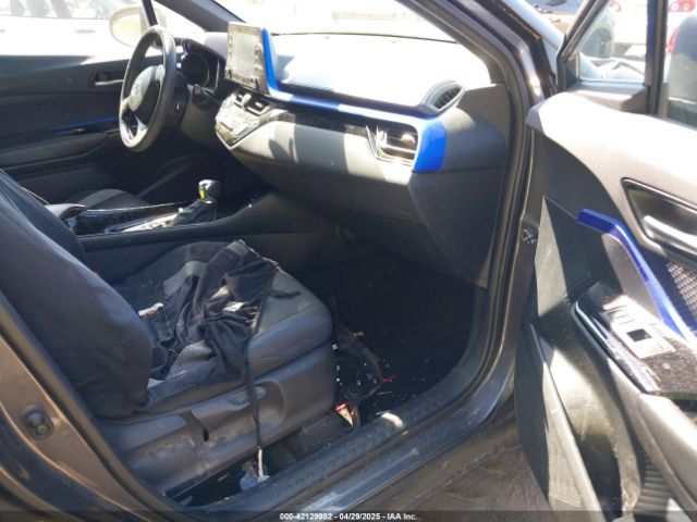 NMTKHMBX9LR111472 Toyota C-HR XLE