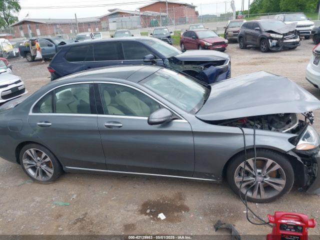 55SWF4JB3HU208465 Mercedes-Benz C 300 Luxury/sport