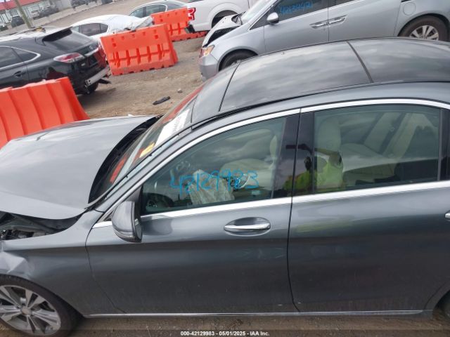 55SWF4JB3HU208465 Mercedes-Benz C 300 Luxury/sport