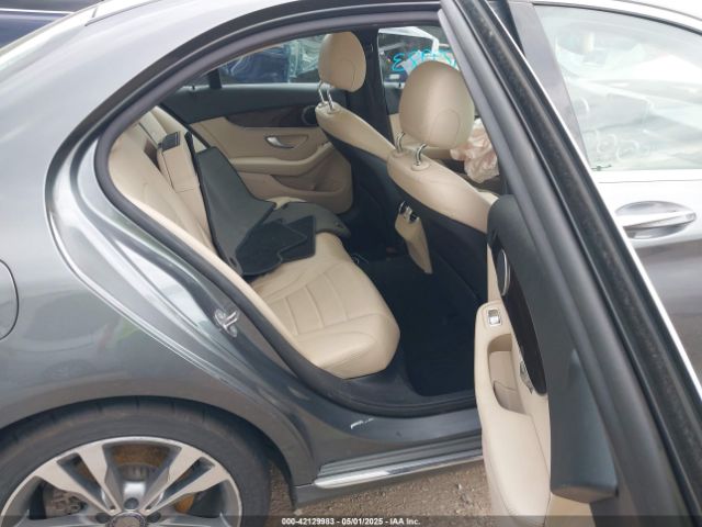 55SWF4JB3HU208465 Mercedes-Benz C 300 Luxury/sport