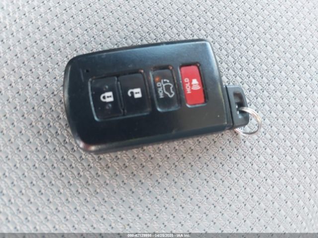 JTMWFREV9JJ203353 Toyota Rav4 Xle