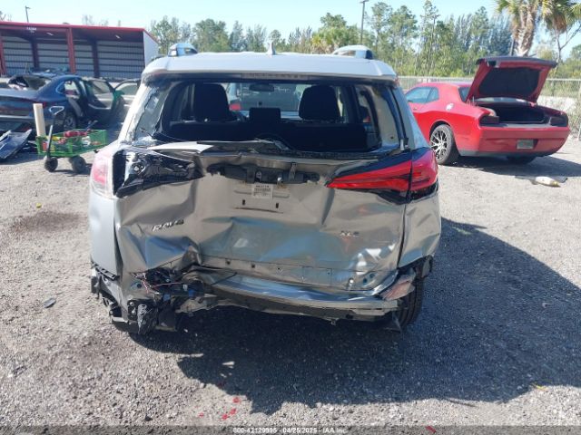 JTMWFREV9JJ203353 Toyota Rav4 Xle