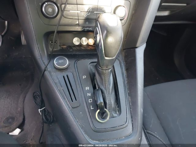 1FADP3K21GL284153 Ford FOCUS SE