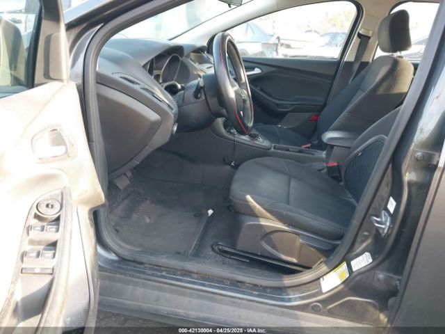 1FADP3K21GL284153 Ford FOCUS SE