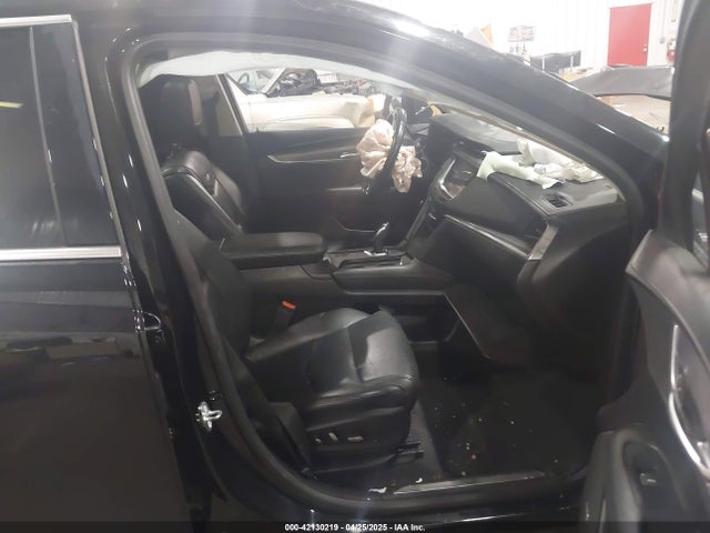 2018 CADILLAC XT5 1GYKNERS6JZ230175 Photo 4