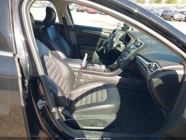 3FA6P0HD5HR165895 Ford FUSION SE