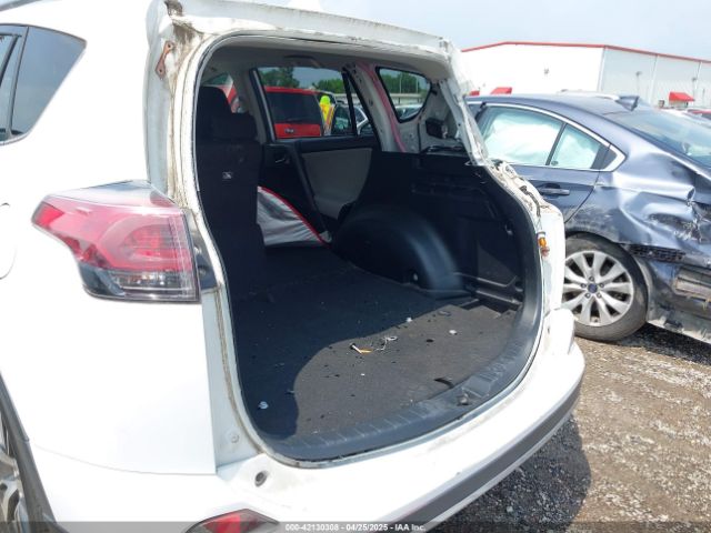 JTMWFREVXJJ156706 Toyota Rav4 Xle