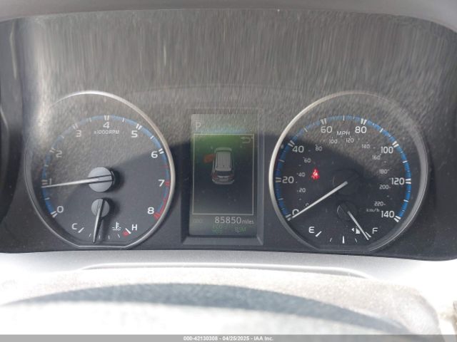 JTMWFREVXJJ156706 Toyota Rav4 Xle
