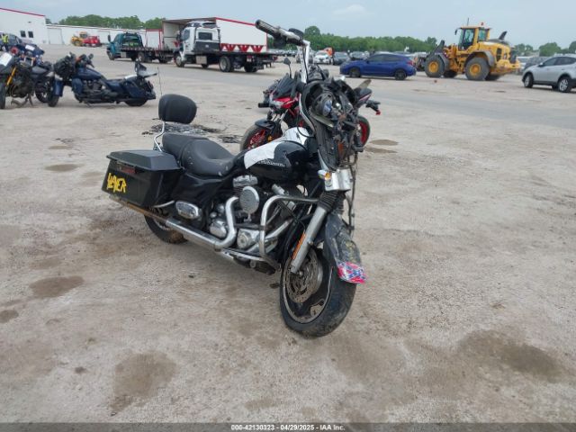 2011 HARLEY-DAVIDSON FLHX 1HD1KBM10BB625873