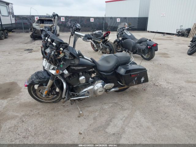 2011 HARLEY-DAVIDSON FLHX 1HD1KBM10BB625873 Photo 1