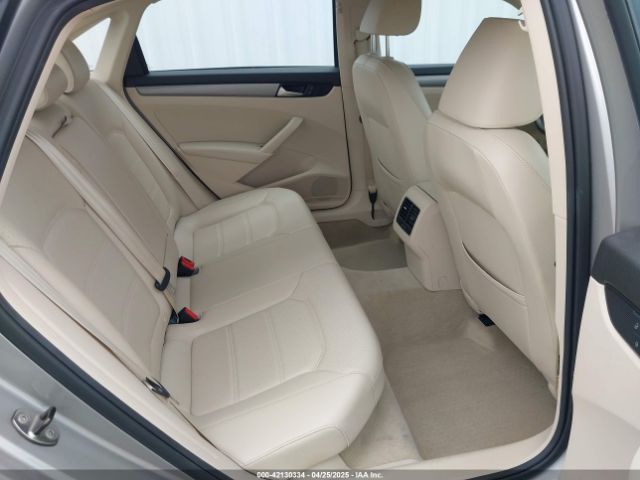 1VWBN7A3XEC022098 Volkswagen Passat 2.0l Tdi Se