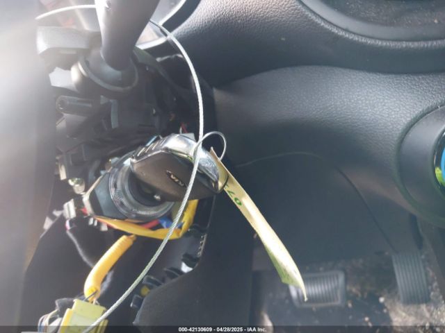 KNDJ23AU8L7004004 KIA SOUL S