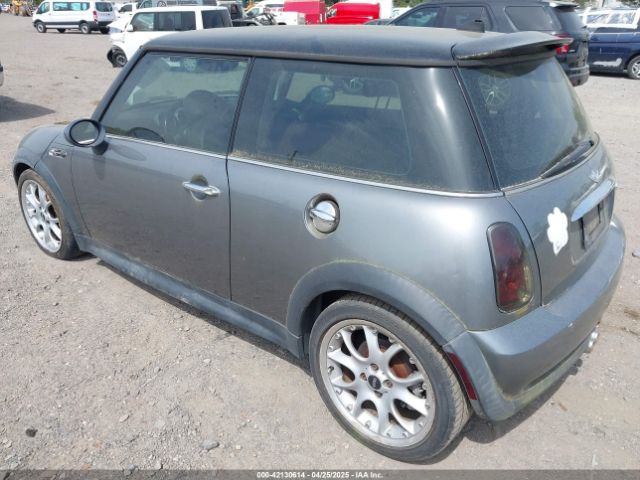 2006 MINI COOPER S WMWRE33576TL20826 Photo 2