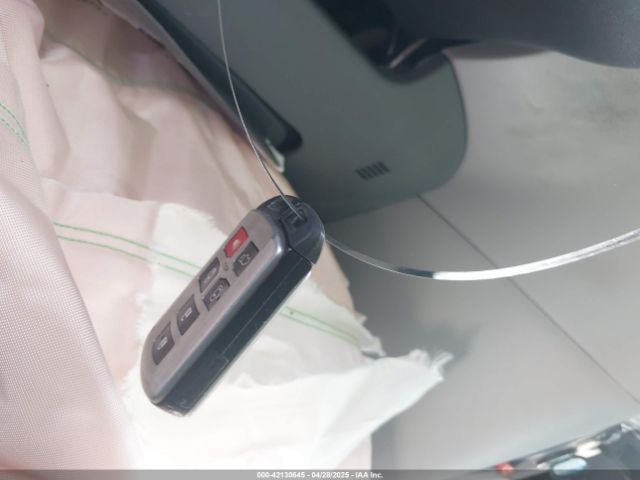 5TDDZ3DC4HS178239 Toyota Sienna Xle 7 Passenger
