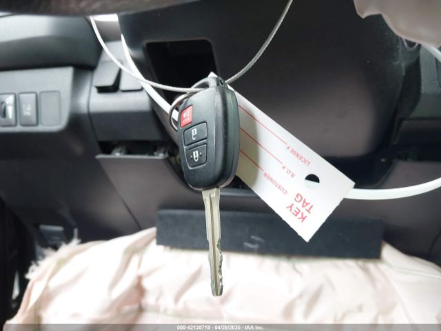 JTMZFREV2HJ109886 Toyota RAV4 LE