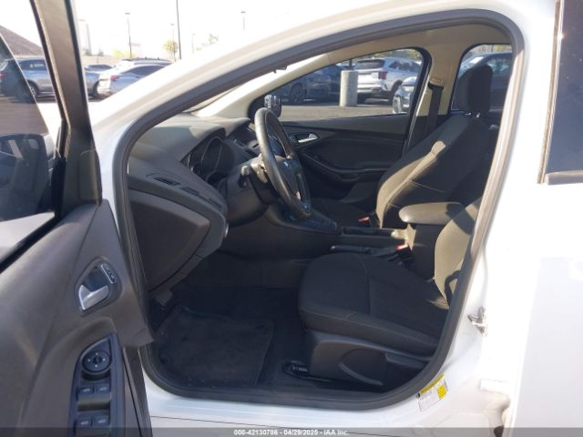 1FADP3K29GL383870 Ford FOCUS SE