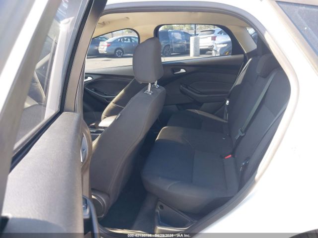 1FADP3K29GL383870 Ford FOCUS SE