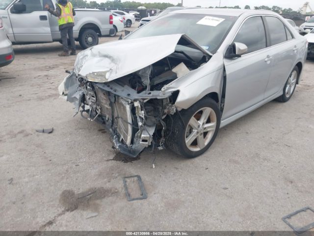 4T1BF1FKXEU769056 Toyota CAMRY SE