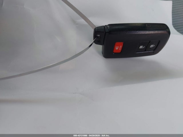 JTDKDTB30F1584120 Toyota Prius C Three