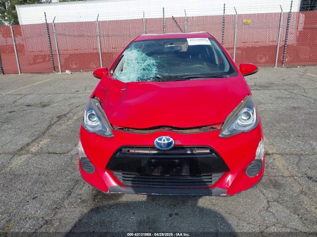 JTDKDTB30F1584120 Toyota Prius C Three