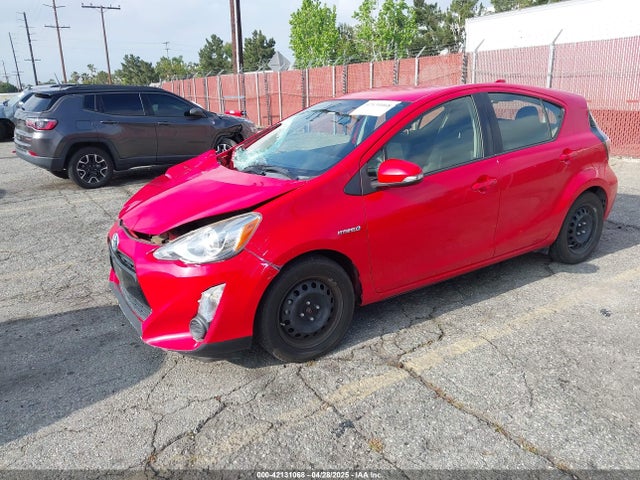JTDKDTB30F1584120 Toyota Prius C Three