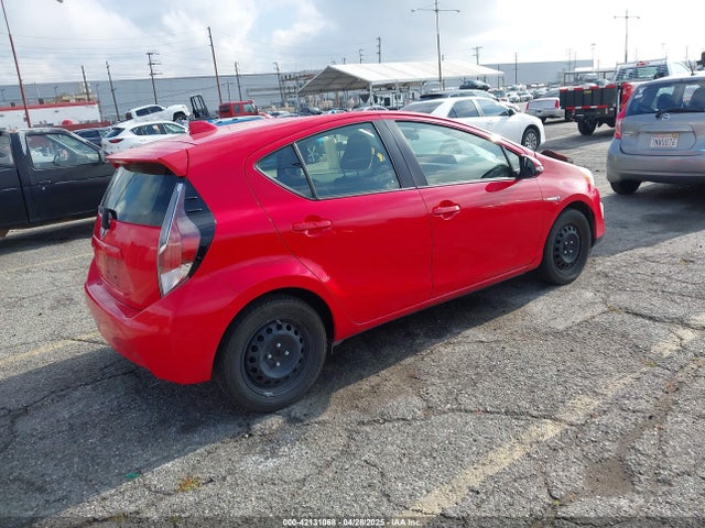 JTDKDTB30F1584120 Toyota Prius C Three