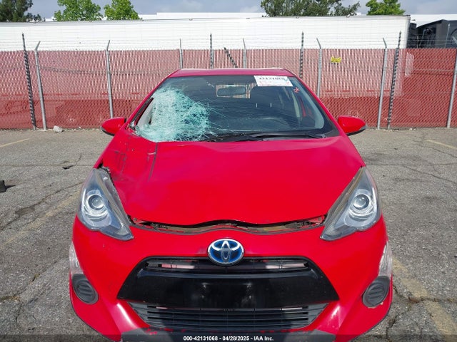 JTDKDTB30F1584120 Toyota Prius C Three
