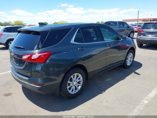 3GNAXJEV3JL327420 Chevrolet EQUINOX LT